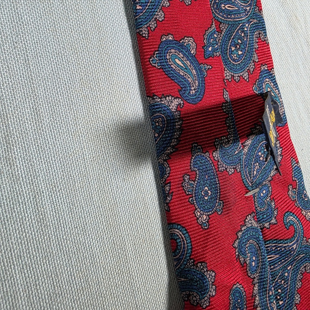 Johnny Carson Mens Red Paisley Silk Tie Vintage Red Blue Formal Necktie